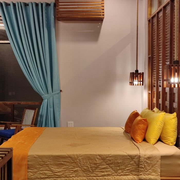 Phòng giường đôi nhìn ra vườn